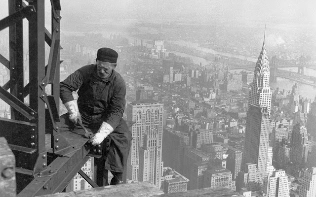 Old picture of the Empire State Building construction, New York City