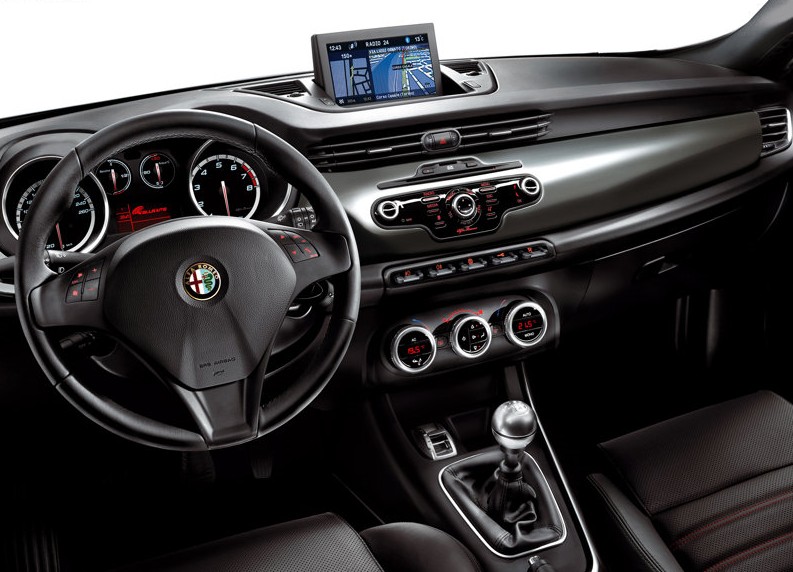  ALFA ROMEO GIUlIETTA ( 2011 )interior dashboard