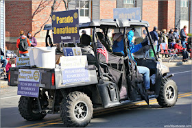 Donaciones en el Desfile de Acción de Gracias de Plymouth