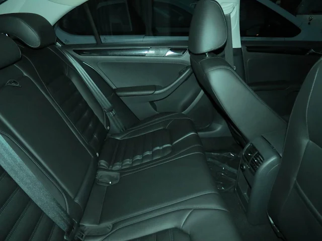 VW Jetta 2015 Highline TSI Prata - espaço interno