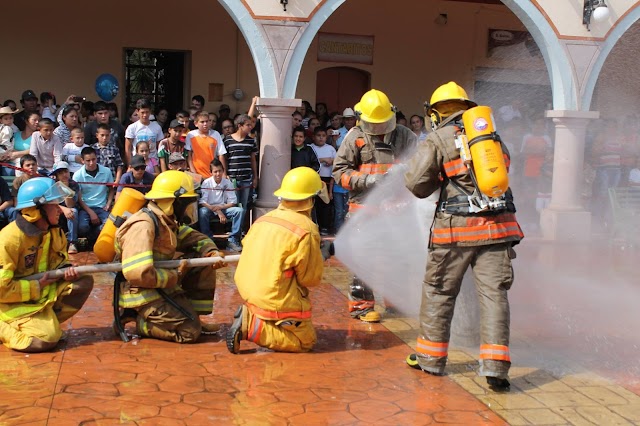 Enseñan a controlar incendios en Acatic