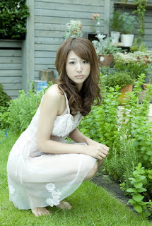 Moyoko Sasaki Japanese Hot Women Sexy White Strapless Dress 6