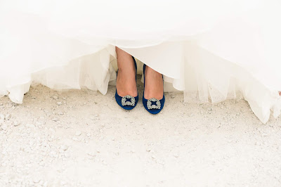 Zapatos de novia azules con hebilla de brillantes