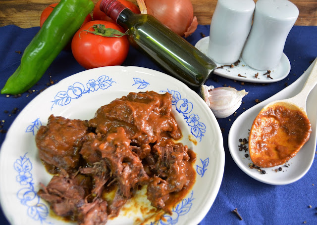 cola de toro, rabo de ternera, rabo de ternera guisado, rabo de toro, rabo de toro a la cordobesa, rabo de toro cordobes, rabo de toro receta, rabo de toro receta tradicional, receta de rabo de toro, 