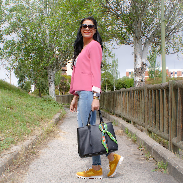 La Caprichossa, blog de moda, outfit primavera, LOOK Pink Jacket & Yellow Sneakers