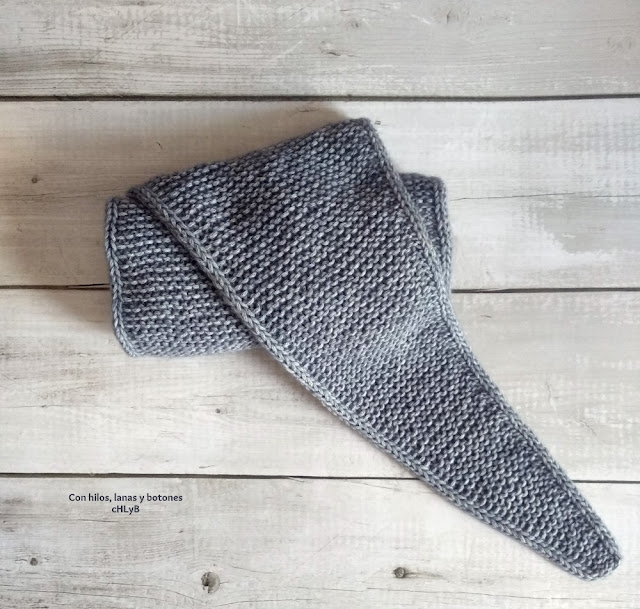 Con hilos, lanas y botones: The simple thing (patrón de Melina Brell, @heathlandknits en Instagram)