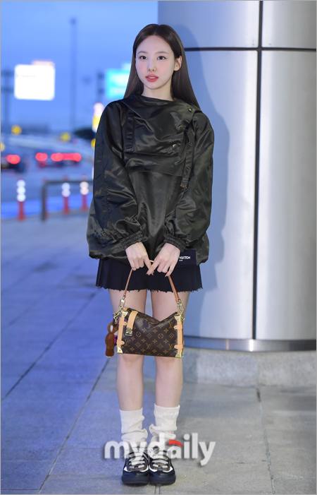 221129 xportsnews site updates - Nayeon headed to Tokyo for Louis Vuitton  collection launching event : r/twice