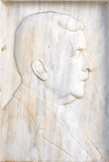 το μνημείο του Χρήστου Αλιπράντη στις Λεύκες της Πάρου