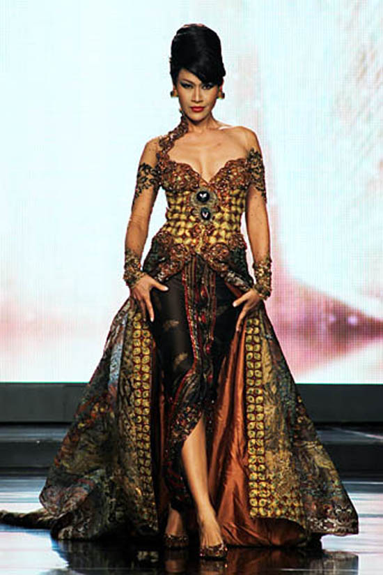Trend fashion: gaun batik anne avantie