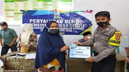 Polsek Ciomas Berikan Himbauan New Normal di Pembagian BLT DD Desa Cisitu