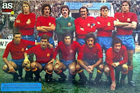 Selección de ESPAÑA - Temporada 1975-76 - Sol, Benito, Miguel Ángel, Pirri, Camacho, Migueli; Quini, Villar, Santillana, Del Bosque y Rojo I - RUMANÍA 2 (Georgescu y Iordanescu), ESPAÑA 2 (Villar y Santillana) - 16/11/1975 - Eurocopa de Yugoslavia 1976, fase de clasificación - Bucarest (Rumanía), estadio del 23 de Agosto - Alineación: Miguel Ángel; Sol, Benito, Migueli, Camacho; Villar, Pirri, Del Bosque; Quini (Satrústegui, 88'), Santillana y Rojo I (Fortes, 76')