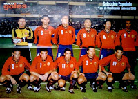 Selección de ESPAÑA - Temporada 1998-99 - Cañizares, Nadal, Luis Enrique, Fernando Hierro, Alcorta y Morientes; Michel Salgado, Sergi, Alfonso, Etxeberría y Raúl - CHIPRE 3 (Engomitis, Gogic y Spolgaric), ESPAÑA 2 (Raúl y Morientes) - 05/09/1998 - Eurocopa de Bélgica y Holanda 2000, fase de clasificación - Larnaca (Chipre), estadio Antonis Papadopoulos - Alineación: Cañizares; Michel Salgado, Alcorta, Nadal (Amor, 65'), Sergi; Fernando Hierro; Joseba Etxeberría (Ezquerro, 60'), Alfonso (Kiko, 39'), Raúl, Luis Enrique; y Morientes