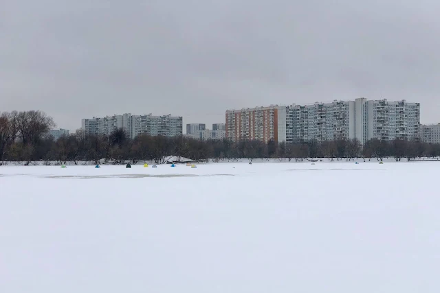 парк Печатники, Москва-река, вид на поселок Шлюзы – Шлюзовой остров Перервинского архипелага и район Нагатино