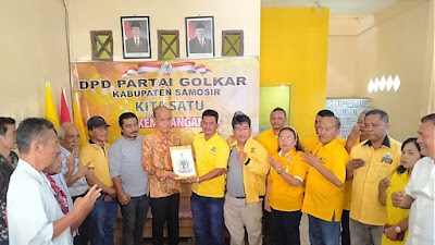 Didampingi Perwakilan Punguan Raja Sitempang, Martua Sitanggang Mendaftar ke Golkar dan PDIP