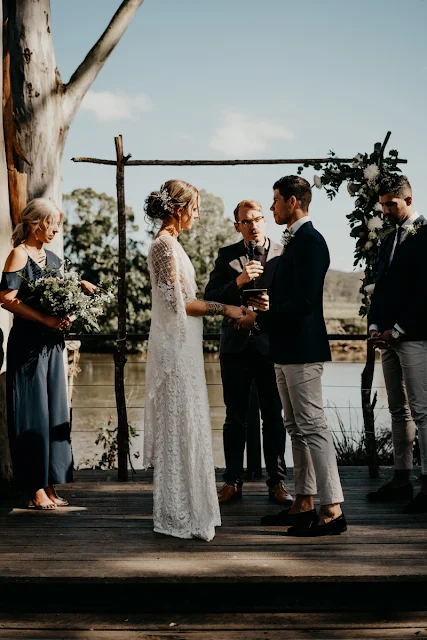 white parrot photography and film real wedding the rocks yandina venue grace loves lace politix flora design cake