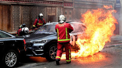 Cara Mengatasi Kebakaran di dalam mobil