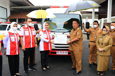 Gubernur Arinal Djunaidi Serahkan Bantuan Mobil Ambulan Jenazah ke PMI Lampung