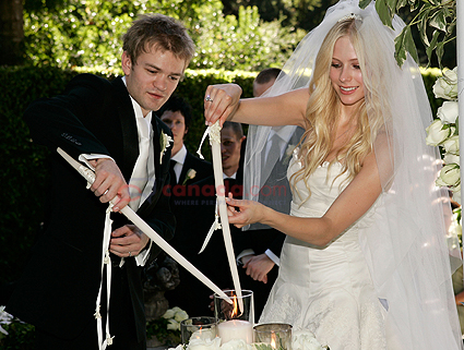 Avril Lavigne wedding pictures in beautiful organza gown