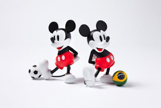Gambar boneka Mickey dan Minnie Mouse berpasangan 11