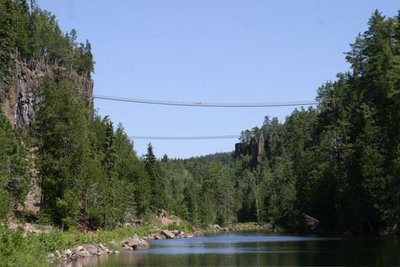 ponte mais longa do mundo esta localizada no canadá em um parque privado