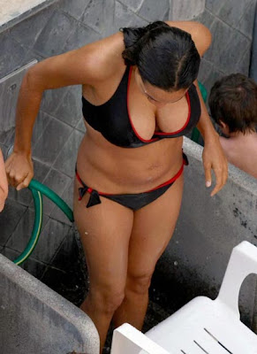 Sexy Rosario Dawson Is Wet In A Bikini 
