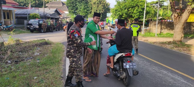 Bagi-bagi Takjil, Cara GP Ansor Pasongsongan Sapa Warga di Bulan Ramadhan