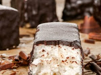 RáW VEGáN CHOCOLáTE COVERED COCONUT BáRS