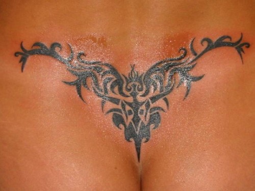 foto de tatuajes trivales. Los tatuajes de letras góticas - Lane's Blog: tatuaje poner nombre mano