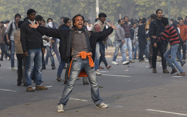 जनता नहीं अब सरकार डरती है...खुशदीप