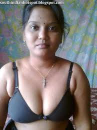 Mallu aunty Blouse Removing hot 