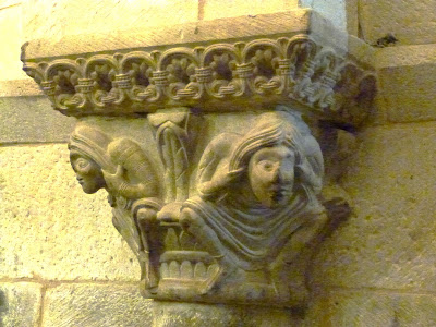 ROMÁNICO EN ARAGÓN. IGLESIA DE SAN ESTEBAN. Capitel cripta mujeres