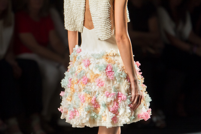 Falda con floras aplicadas de tul de colores