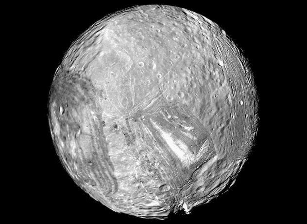 miranda-bulan-uranus-informasi-astronomi
