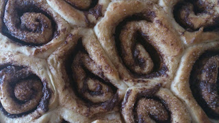 rollos de canela rellenos de chocolate crema de cacao nocilla nutella masa levado cinnamon rolls deliciosos receta con horno Cuca