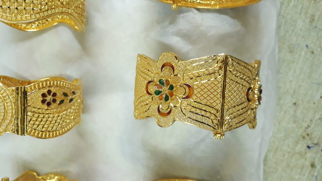 Fancy Gold Bangle Design - Samanta Jewellers | Light Weight Gold Kada Design with Weight | Pure Gold Kangan Design for Ladies Designer Gold BANGLE