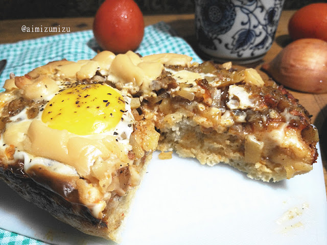 potato chicken pizza with blackpepper souce