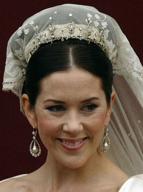 Famous Wedding Dress Designers on Of Sartorial Splendor  Wedding Wednesday  Crown Princess Mary S Gown