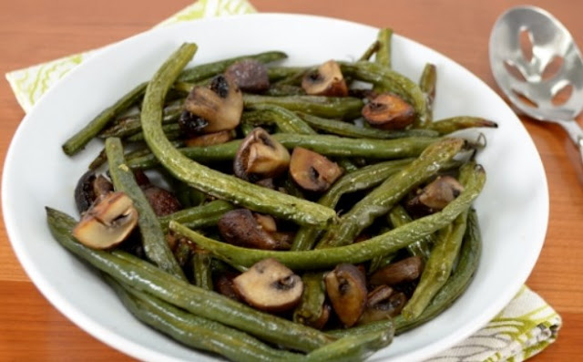 Garlic Roasted Green Beans and Mushrooms #vegetarian #paleo