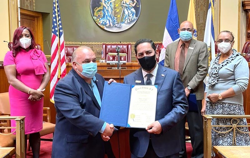 Jáquez recibe proclama de la ciudad de Newark en Nueva Jersey por designación y  labor como cónsul general en Nueva York