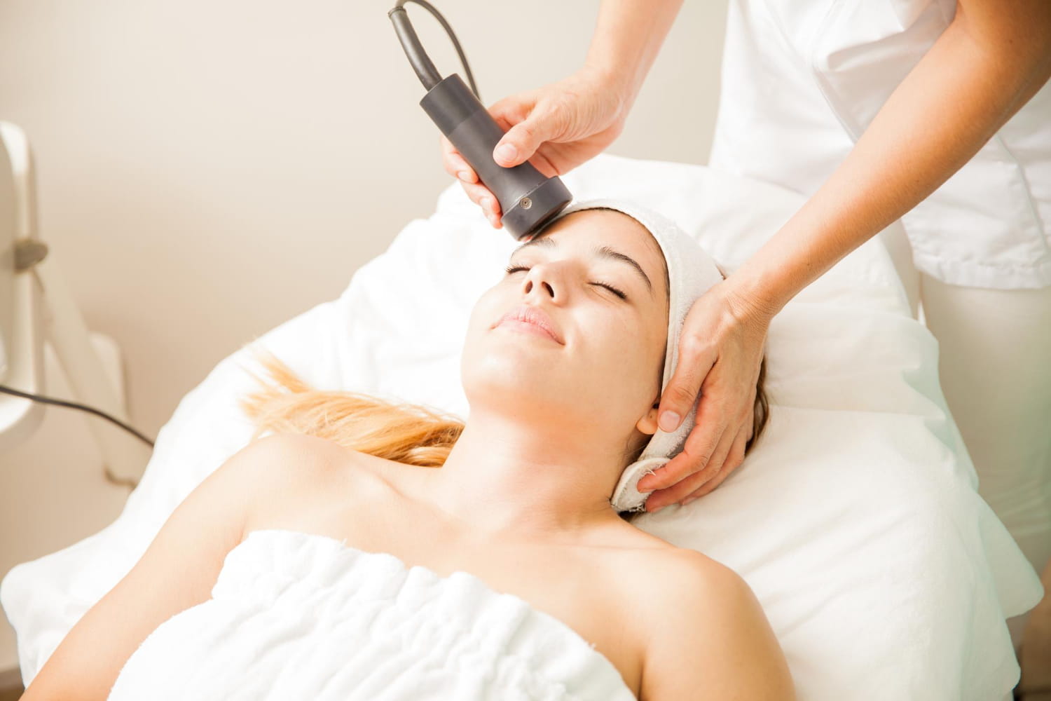 Why LED light therapy for skin is trendy