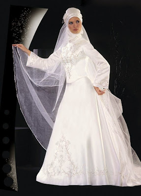 baju muslim pengantin modern, dress pengantin muslimah modern, contoh model baju pengantin muslimah modern, gambar gaun pengantin modern elegan, Foto gaun pengantin wanita muslimah