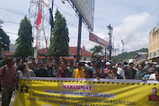 Raja Luat Losung Batu bersama Ratusan Massa Tuntut Pembangunan GOR di Simarsayang Dihentikan