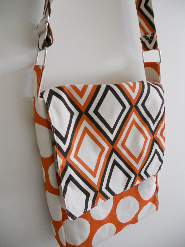 Free Messenger Bag Pattern & Tutorial