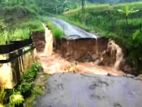 Jembatan Putus dan Terancam Putus di Salem Brebes