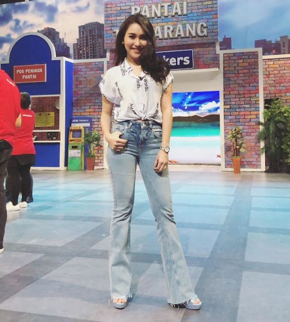 KEREN Tapi SIMPLE.!! Inilah 7 OOTD ala Ayu Ting Ting,Kamu Suka Yang Mana.