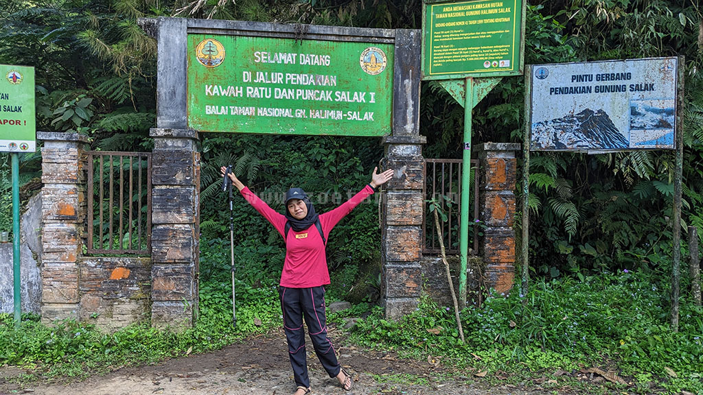 Trekking Kawah Ratu via Cidahu