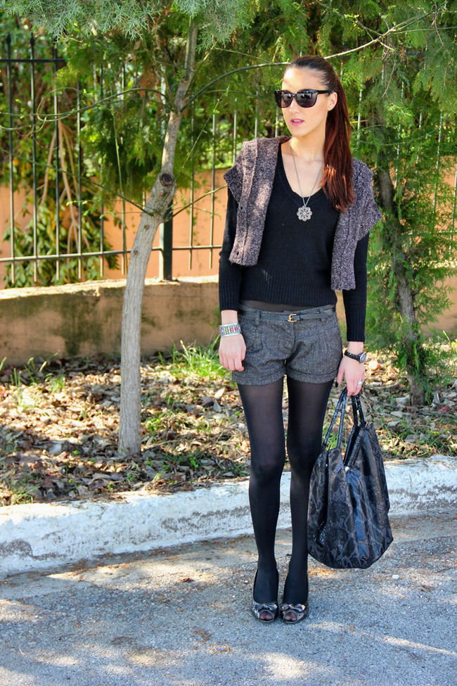 dark gray winter shorts outfit ideas