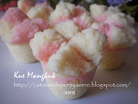 <img src="kue mangkuk.jpg" alt="kue mangkuk tape singkong">