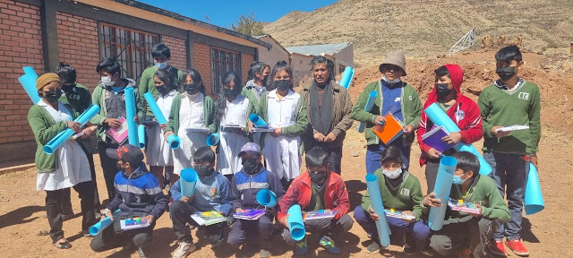 Nahezu 300 Schüler haben heute Schulmaterialien in Huancarani erhalten. Danke an alle unsere Spender und Segen aus Bolivien.
