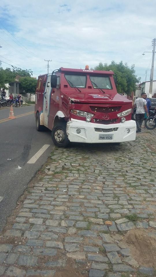 COLISAO ENTRE TOPIC E CARRO FORTE EM INDEPENDÊNCIA